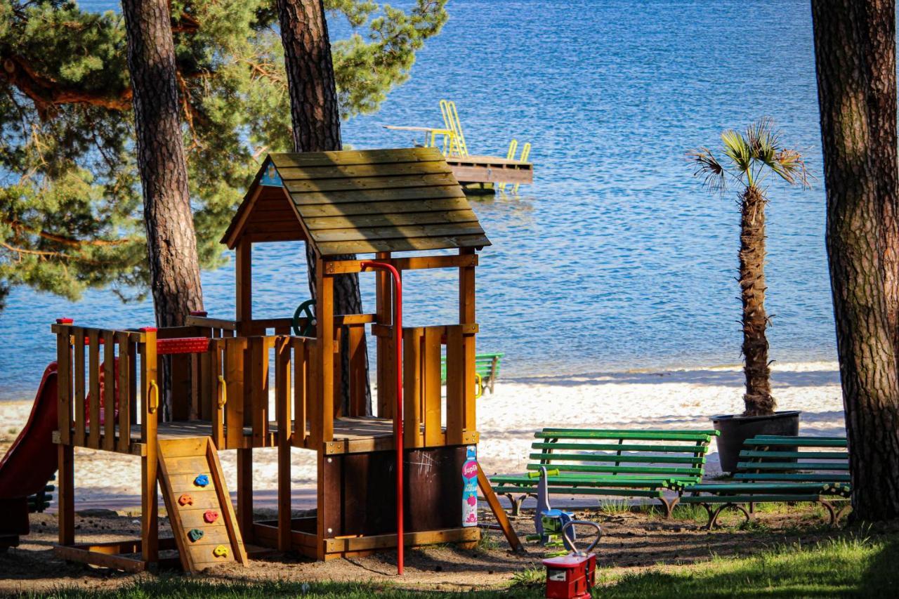 Jezerni S Terasou A Saunou V Lakepark Apartment *